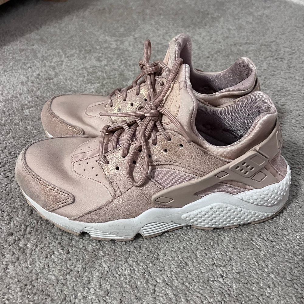 Women’s Nike Rose Gold Huaraches